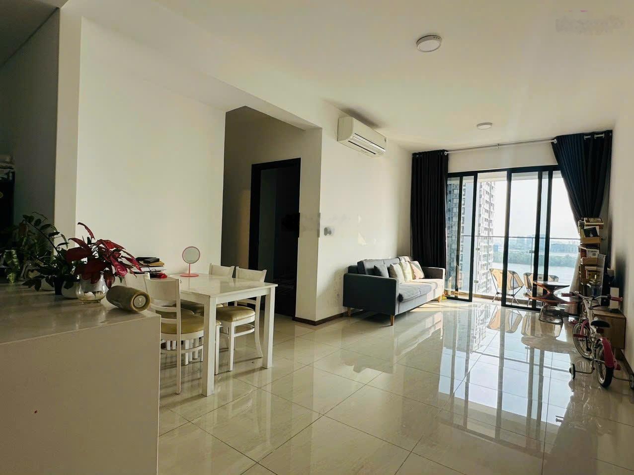 Cho thuê căn hộ One Verandah 2PN tầng cao, view sông thoáng mát giá tốt chỉ 21 triệu/ tháng