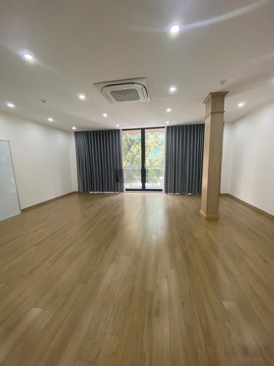 Cho thuê nhà mới Lạc Long Quân - Tây Hồ có thang máy, DT 70m² x 6T, thông sàn, ô tô thông ngõ. 27tr