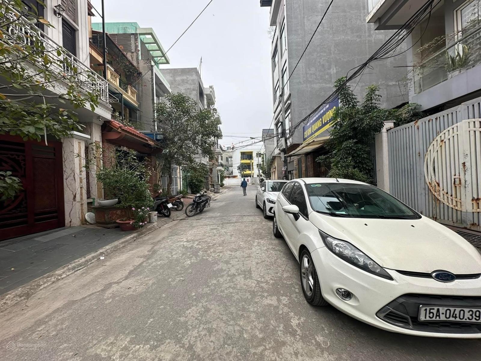 Tái định cư Ngọc Thụy đường ô tô tránh vỉa hè diện tích 90m2 5 tầng mặt tiền 6,4m - giá 26 tỷ CTL