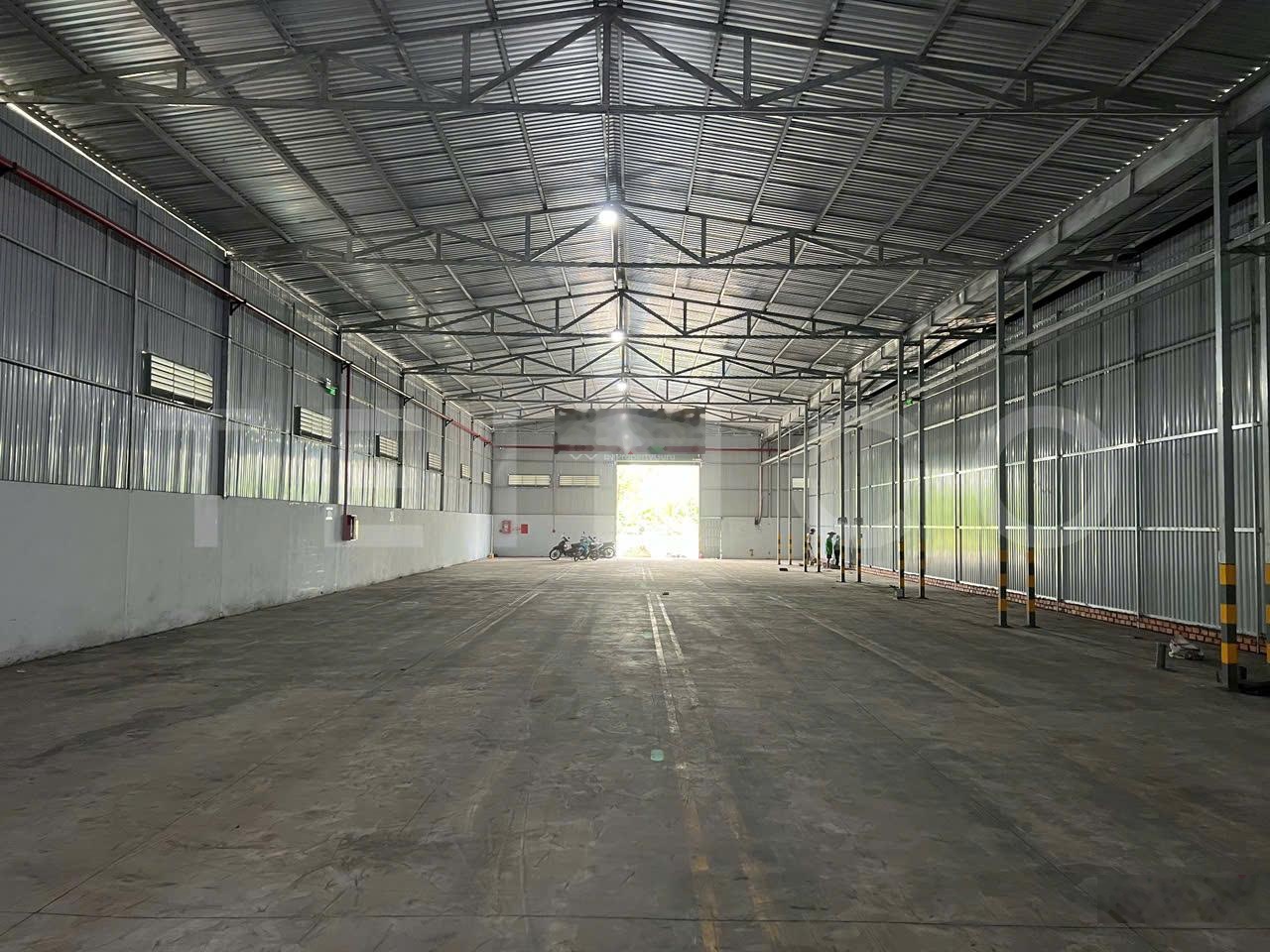 Kho xưởng 850 m² có PCCC trong KDC 586