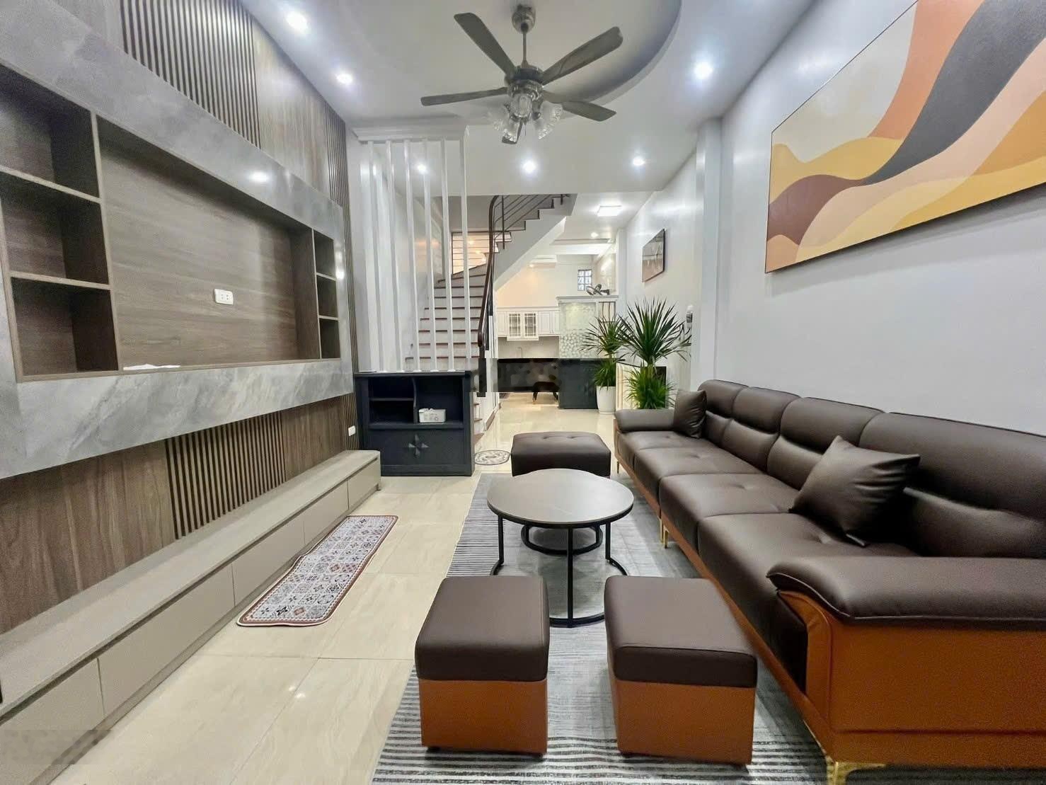 Chính chủ bán nhà hào nam, ngõ 3m , 32m 5 tầng, 1 ngoặt ra phố, nhà xây chắc lô góc, thoáng sáng