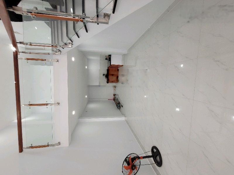 Nhà mới trong chợ tân hương kinh doanh buôn bán nhộn nhịp cả ngày