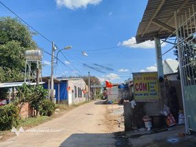 Bán gấp 1 nhà cấp 4 + 13 phòng trọ mới xây ở SG, 12*60, cách đường lộ lớn chỉ 30m giá 1,3 tỷ SHR