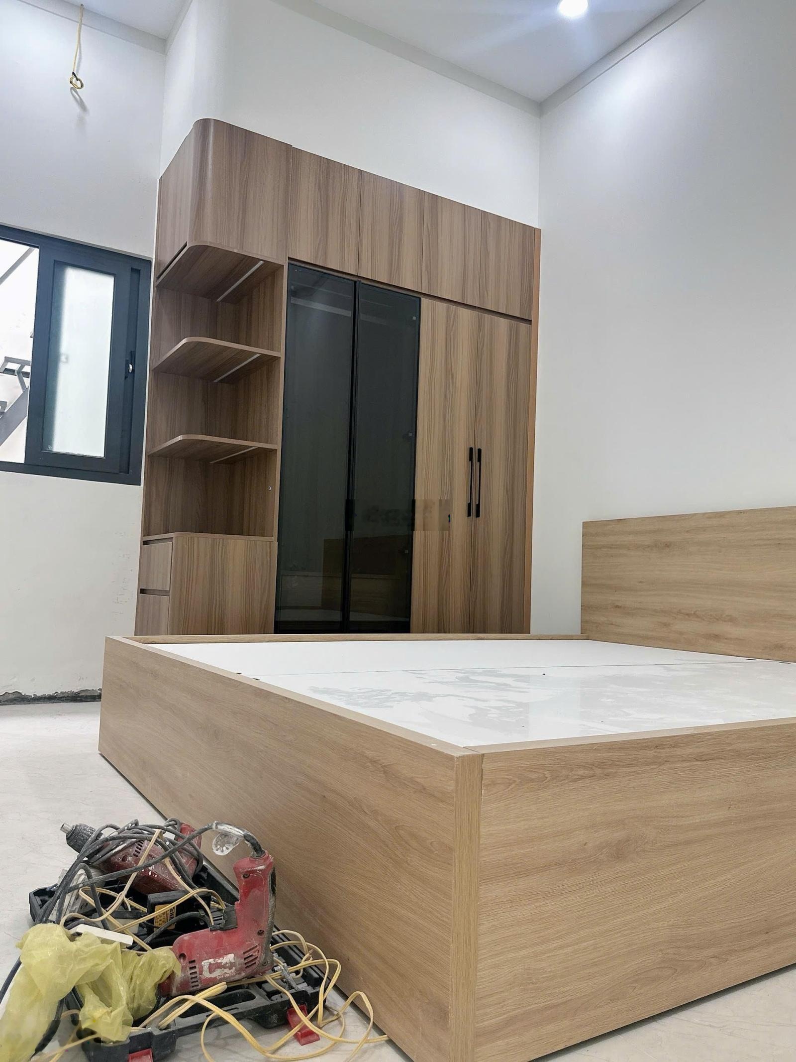 Bán nhà lầu trệt gần hội trường Đông Hòa, hoàn công DT 70m2 TC 60m, giá 4,85 tỷ. LH 0906309279