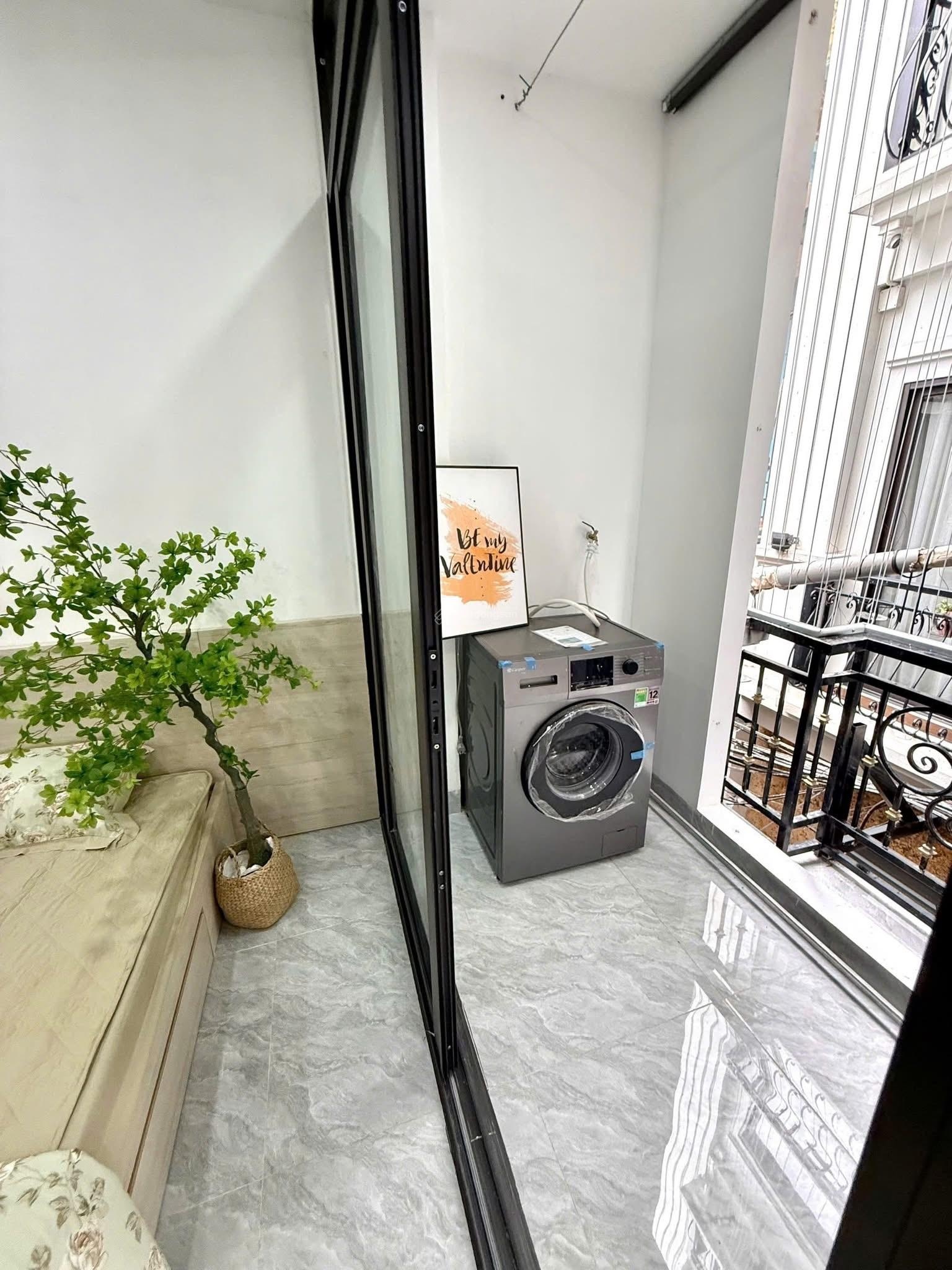 Toà CCMN Nguyên Hồng, 75m*7T*17P, DT1,2 tỷ/năm, ngõ nông, 3 gác 2 thoáng vĩnh viễn, thang máy, PCCC