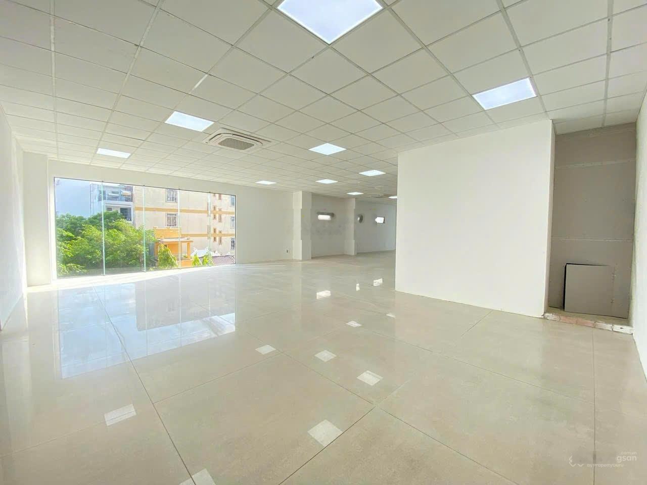 Trống sẵn sàn văn phòng 150m2 trên đường Trường Chinh, P.13, Tân Bình. Có thể sử dụng ngay