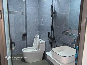 Chính chủ cho thuê nhà mới xây, 3 phòng ngủ đủ điều hòa, nóng lạnh, tử lạnh, máy giặt...