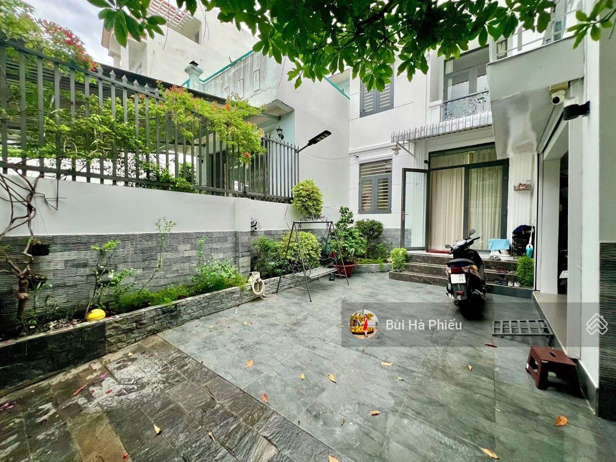 Bán Biệt thự sân vườn nghỉ dưỡng An Dương Vương - 126m2 - 30m ra Võ Văn Kiệt - ngang 7m - 10,5 tỷ