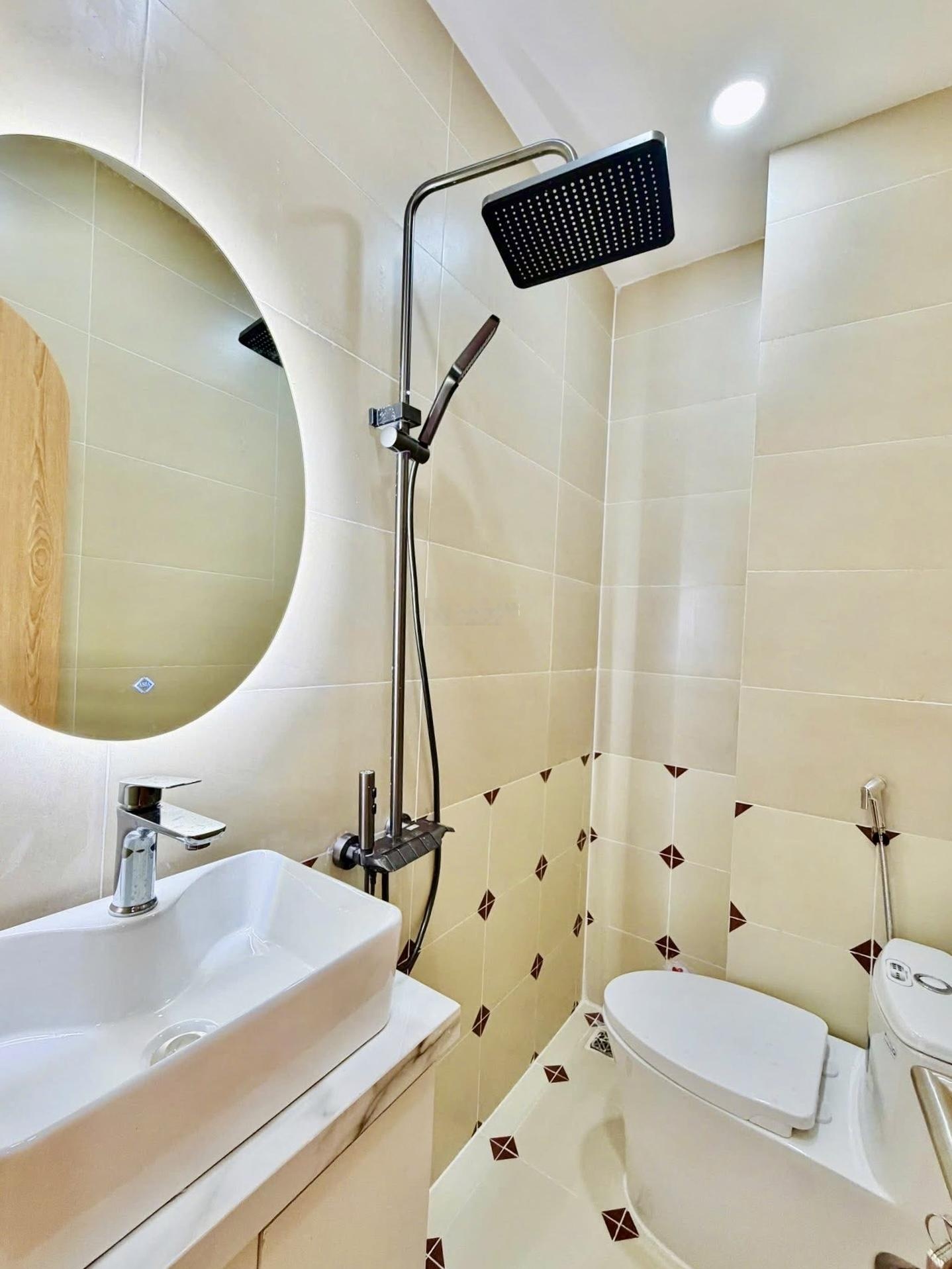 Cần bán nhà phố hẻm 6m oto vào tới nhà Trần Quang Khải - TĐ - Q1, gần chợ Tân Định. 66,5m2