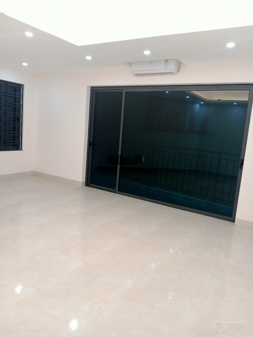 Cho thuê văn phòng khu vực Xuân La - Lạc Long Quân - Võ Chí Công diện tích sàn 25-40m2 giá 4-6triệu