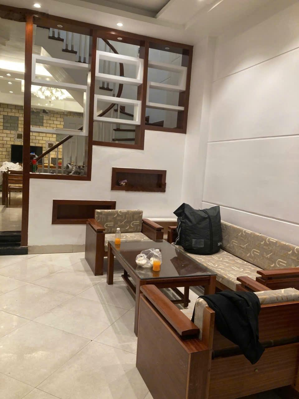 An Trạch-Cát Linh. DT 50m2x5T, MT4m. ô tô 4 chỗ đỗ cửa. Giá 16 tỷ