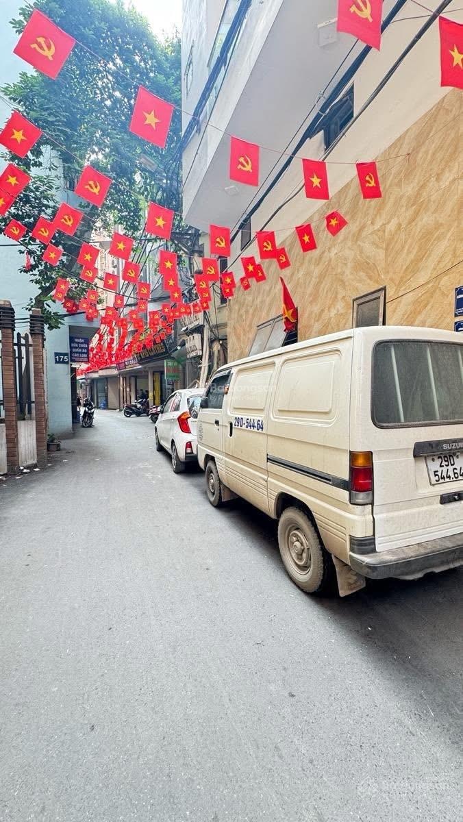 Hot hit cầu giấy cách oto 30m nhà mới 6 tầng 40m2 13,8tỷ hoàng ngân