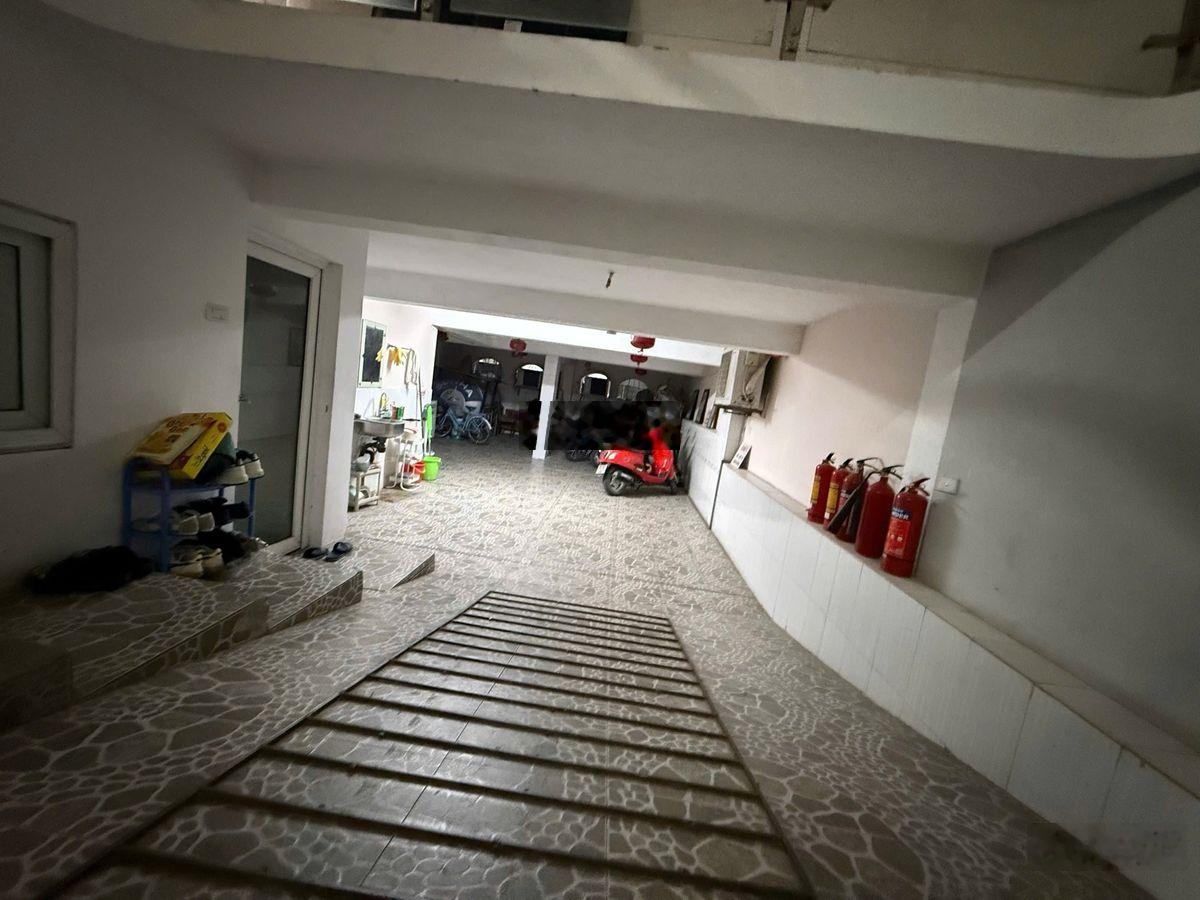 Bán chung cư Mini 130m2, 7 Tầng, Thang máy, Phố Âu Cơ, Nhật Tân, Tây Hồ, Ô tô, Lô góc, Giá 28 Tỷ