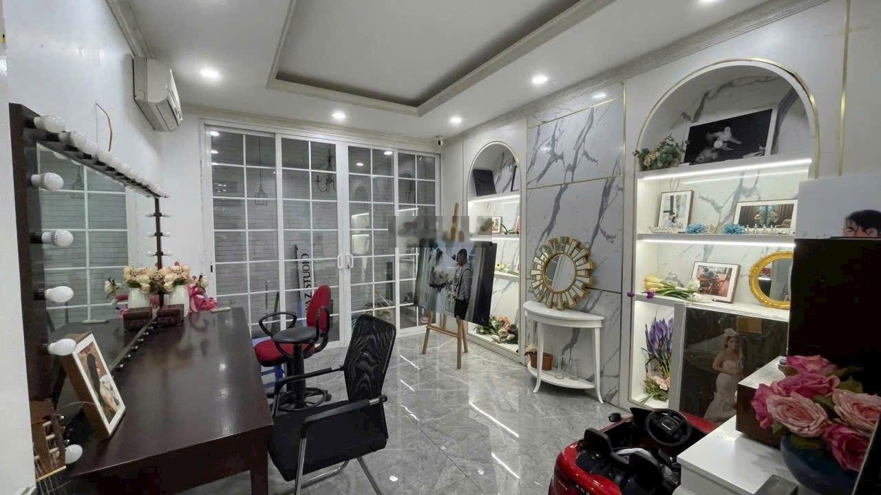 Bán Nhà Thái Thịnh, Đống Đa.DT 72 7T mặt tiền 4m . Giá 33 tỷ Đống Đa.LH :0383426696