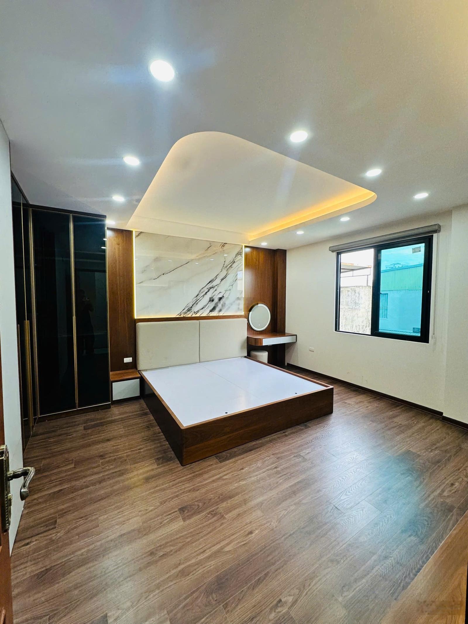 Chính chủ bán nhà phố Tân Mai, Hoàng Mai, 75,3m²x7T, 2 MT, full NT, đường đôi 8m, gần Hồ Đền Lừ