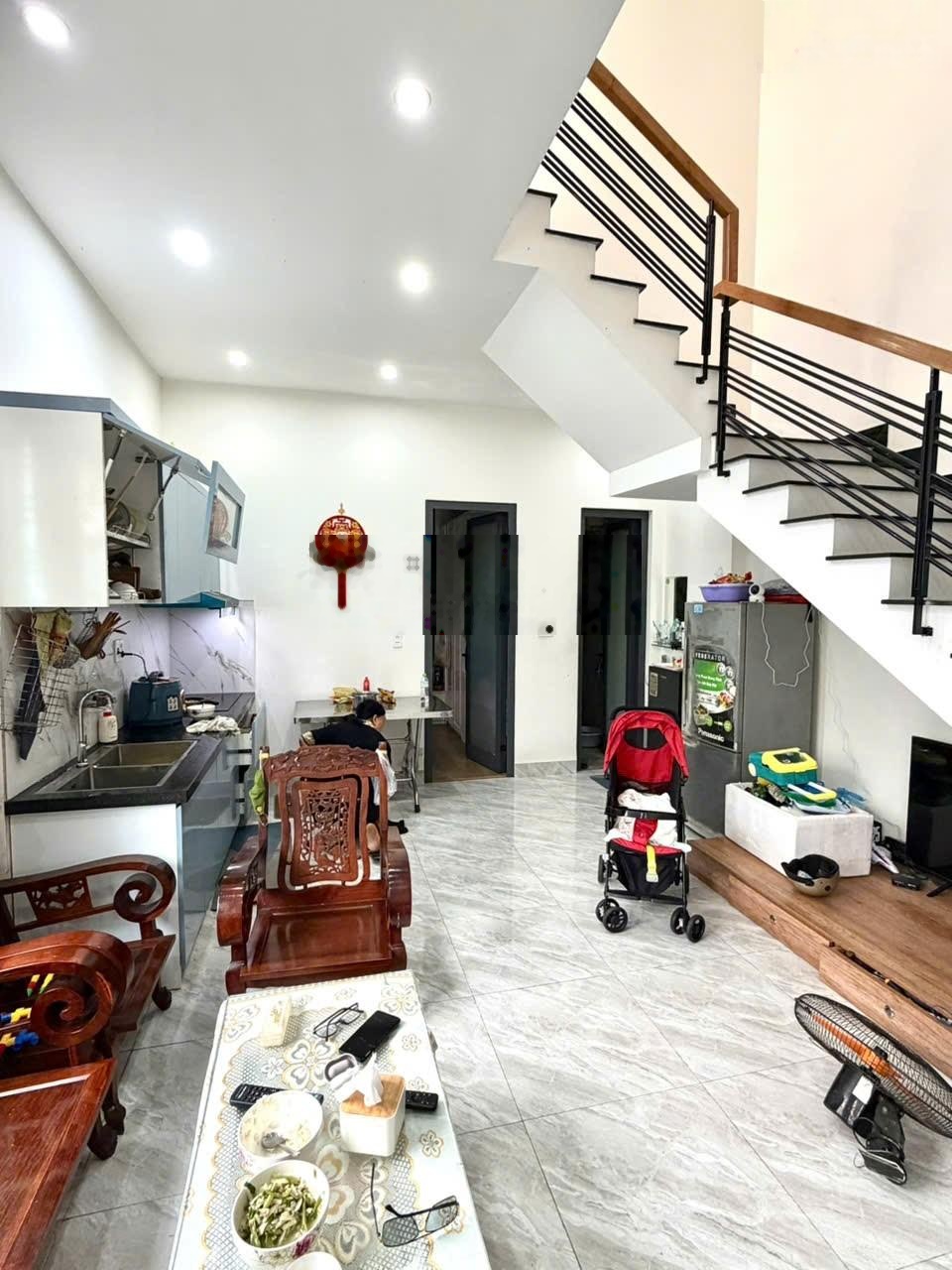 Nhà 3 tầng hà huy tập ngang 11m cực hiếm gần bờ hồ, không gian sống mát mẻ