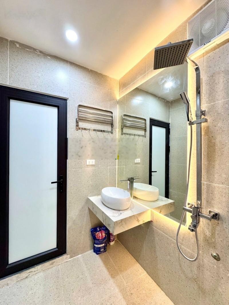 Căn hộ dòng tiền phố hoàng cầu - 7 tầng xây mới - 50m2 chỉ 13.2 tỷ