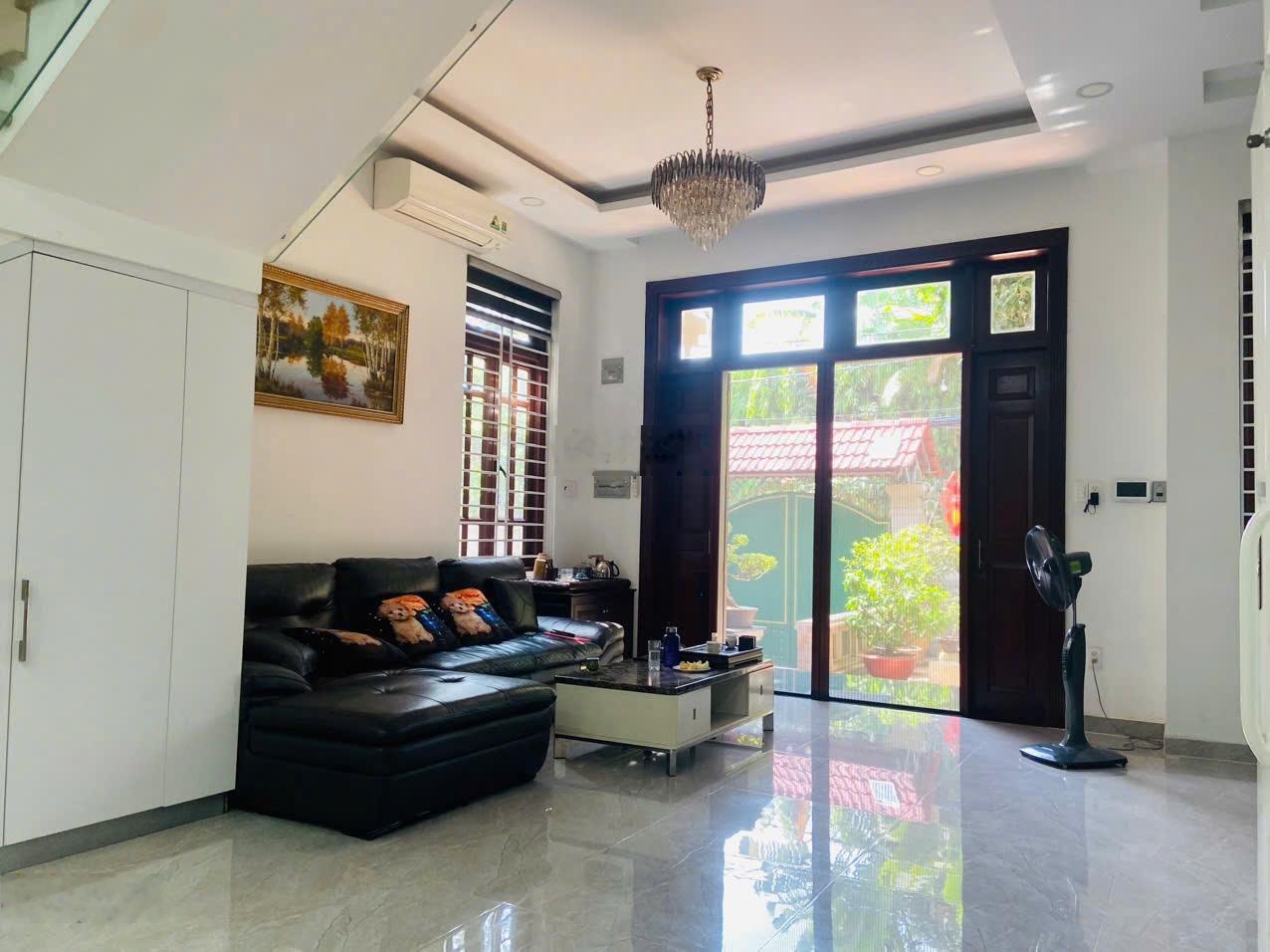 Hàng ngộp! Bán gấp Biệt thự Nguyễn Bỉnh Khiêm, Q1 - 12m x 16m, 4 tầng. HDT: 100tr giá 36 tỷ còn TL