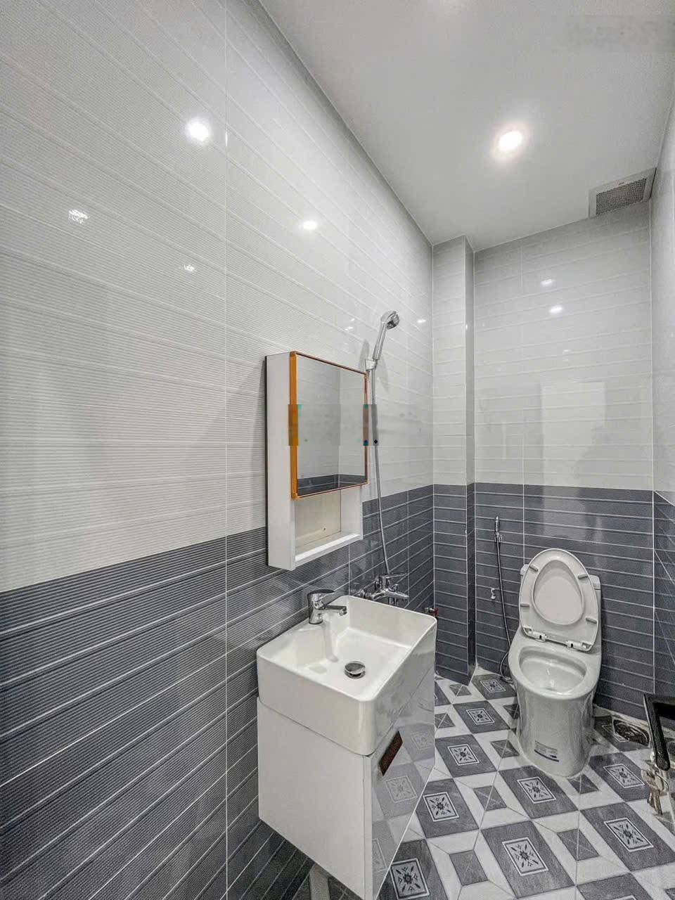 Hxh thẳng một trục - 5 tầng btct nguyễn tiểu la - xách vali vào ở ngay - nhỉnh 7 tỷ