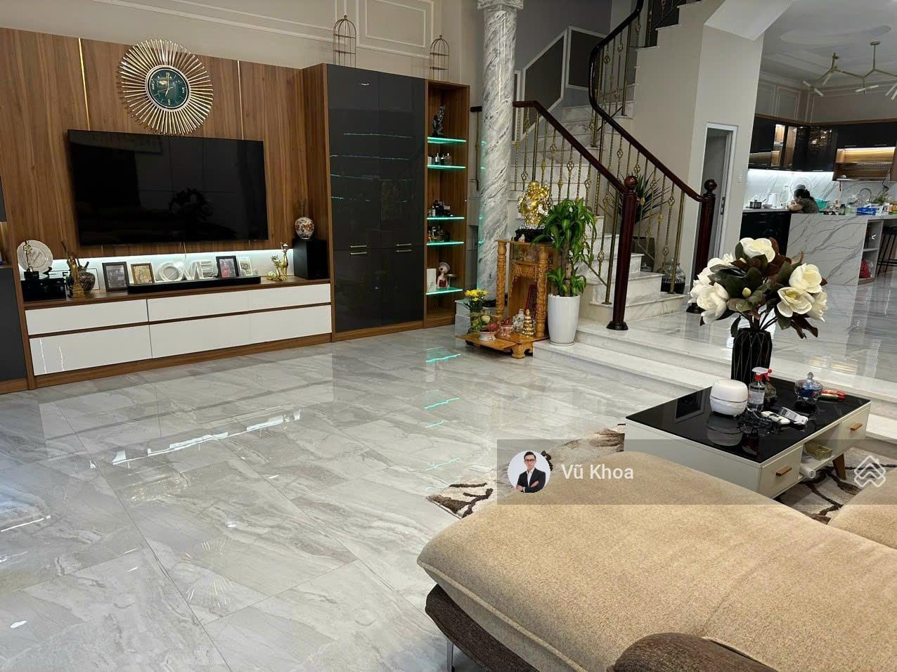 Vào ở ngay! Hẻm 6m Hoàng Văn Thụ, P8, PN - DT: 7,5x14m (vuông vức, 5 tầng, có Thang máy) 18,8 tỷ TL