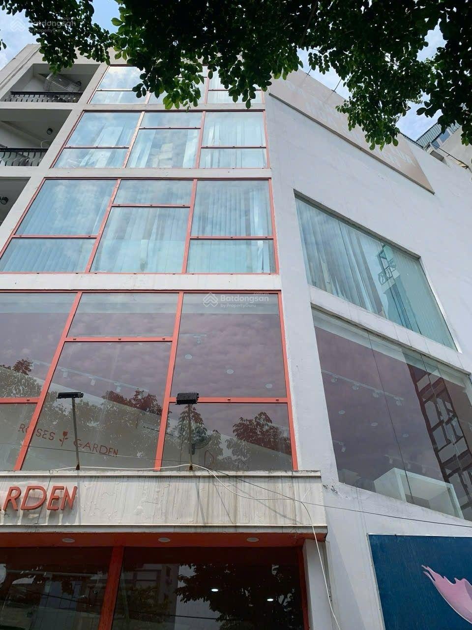 Bán nhà mặt phố Võ Chí Công 5 tầng thang máy 26,5 tỷ, 65m2, hàng hiếm tại Nghĩa Đô, Cầu Giấy