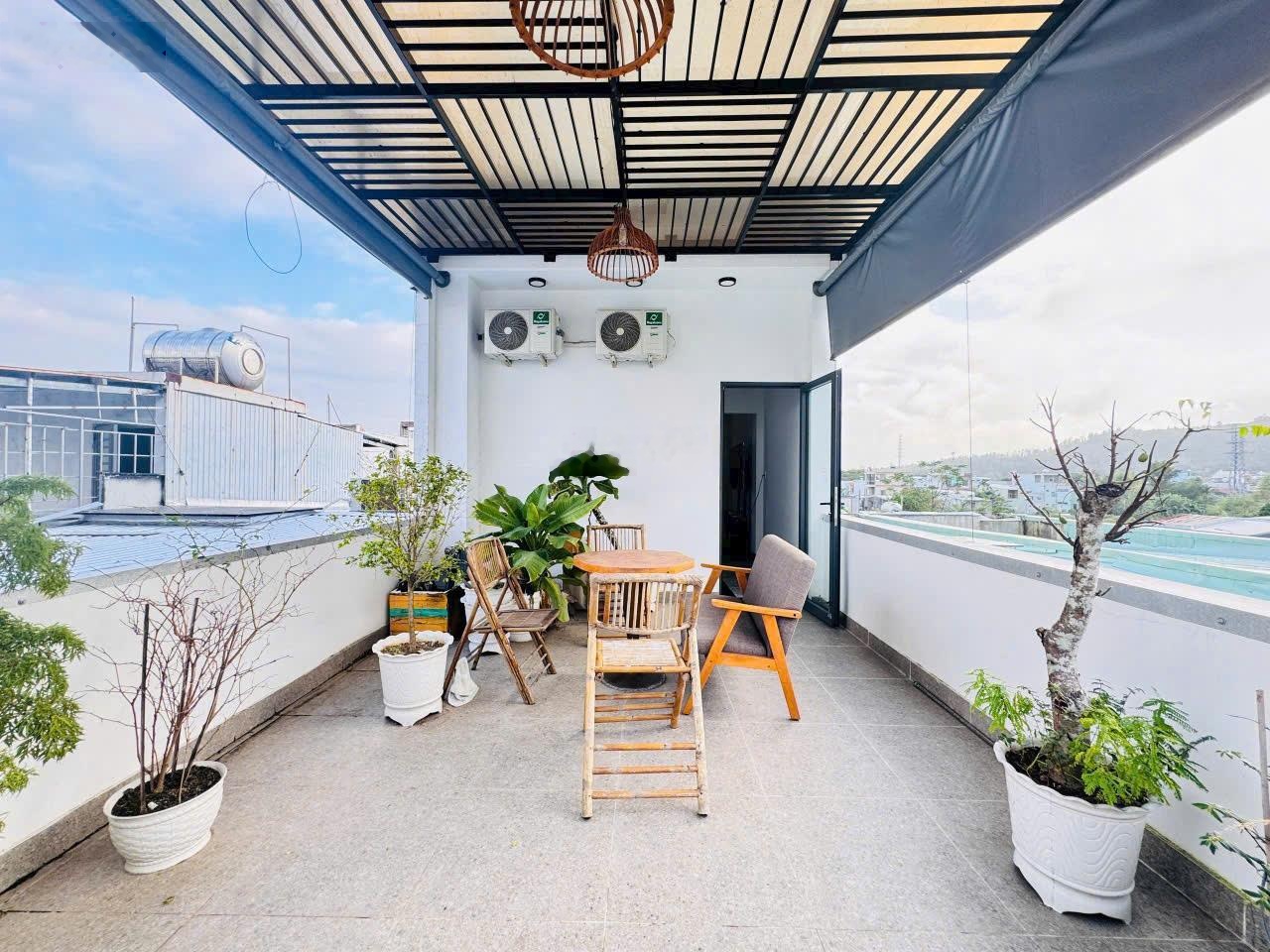 Bán nhà 3 tầng 3 mê sân ô tô vào trong sân kiệt Tôn Đản, full nội thất