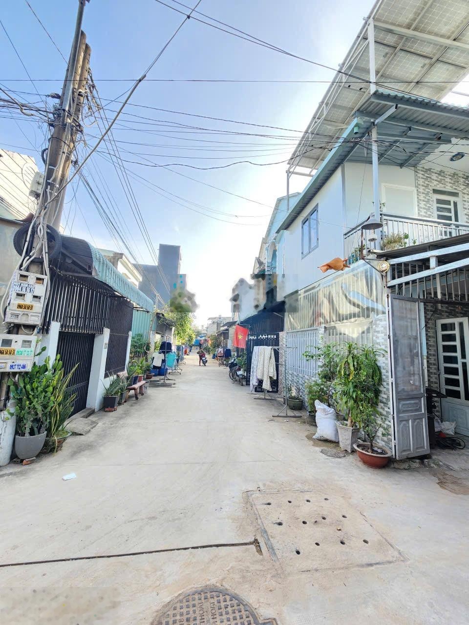 2.5 tỷ/ Bán nhà 1 trệt 1 lầu góc 2MT gần đường Bình Chuẩn 63 Tp.Thuận An. Gần đường Lê Thị Trung