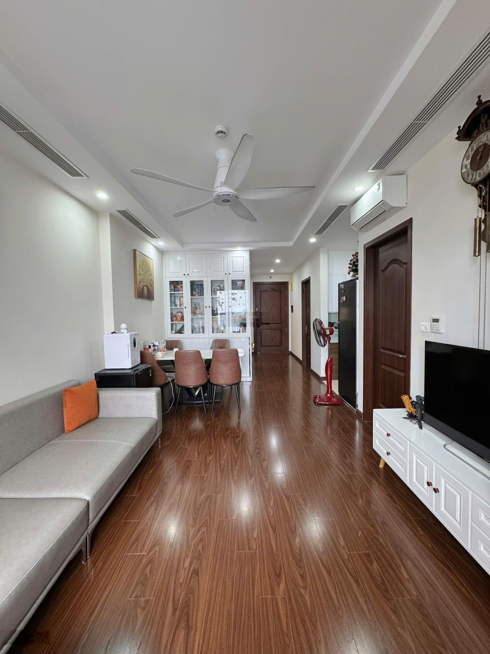 Bán gấp căn 2 phòng ngủ Roman Plaza chuyển xuống nhà đất