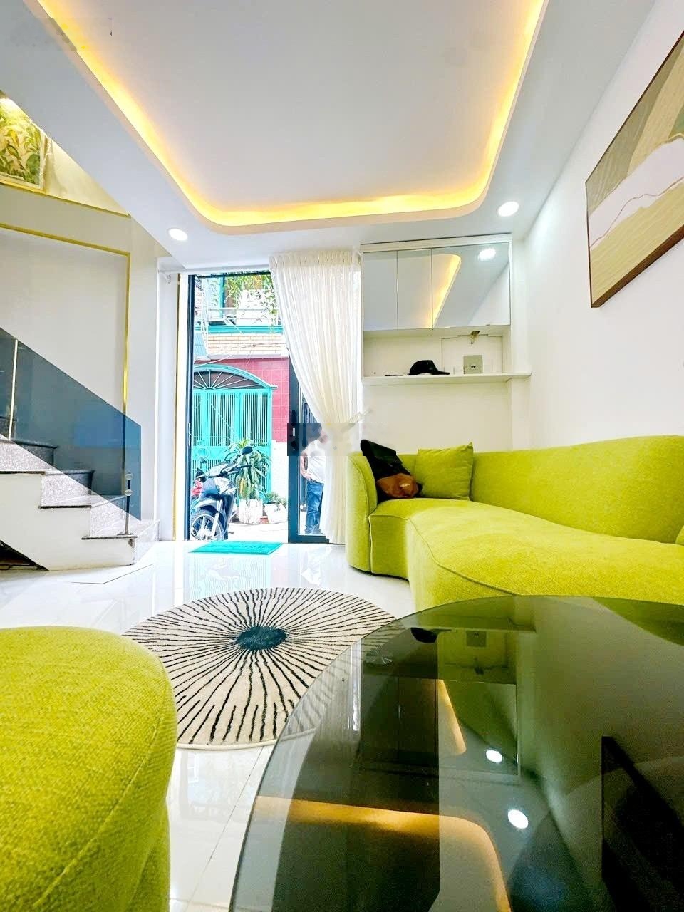 Bán NR hàng hiếm tại Duy Tân, 6 triệu VND, 30m2, 5PN, 4WC, Phú Nhuận, HCM