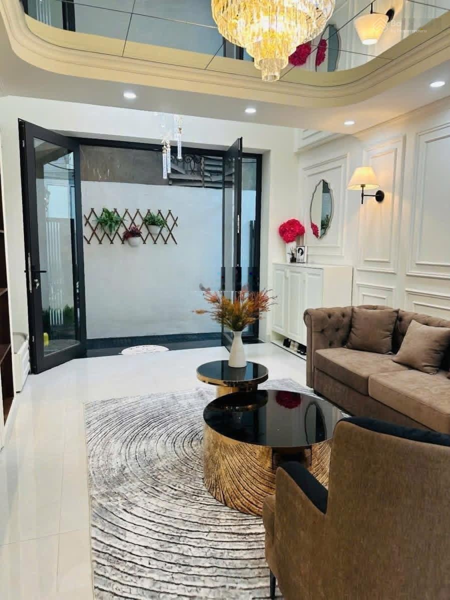 Phân lô ô tô đỗ sát nhà 45m2 - 13.3 tỷ- 6 tầng thang máy - lô góc 2 mặt ngõ - chỉ sách vali về ở