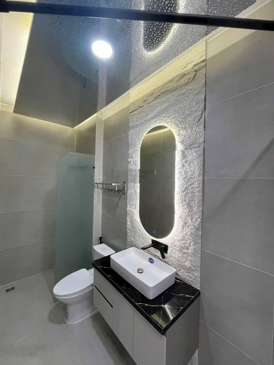 Hàng hiếm chủ bán gấp tại Cửu Long, Tân Bình, 89m2 4PN, 4WC, sổ riêng sạch đẹp, đường to