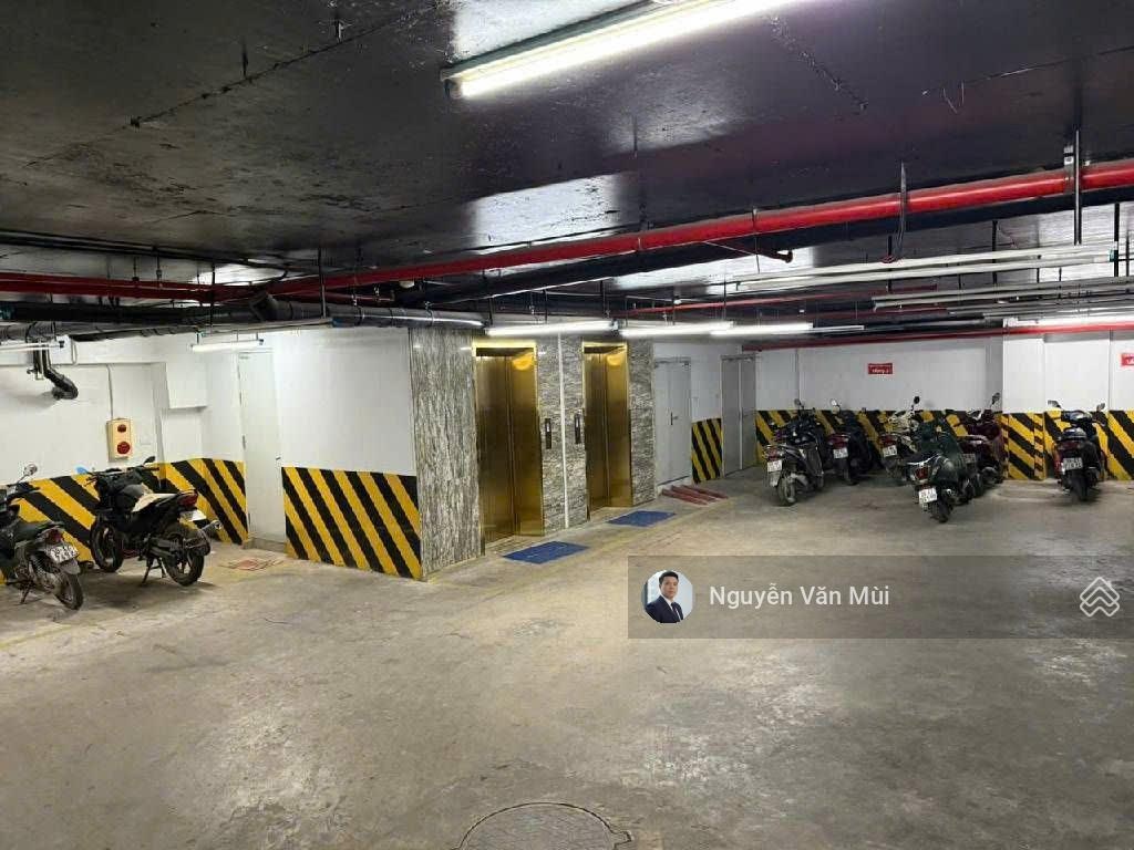 Bán tòa nhà văn phòng Lạc Long Quân 300m², 8 tầng mặt tiền 15.5m - Giá 160 tỷ