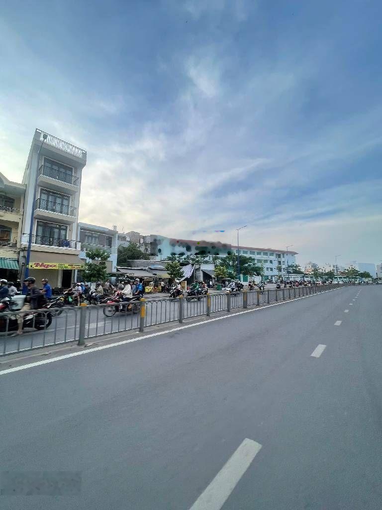 Bán nhà trọ 4 tấm hẻm xe hơi Tên Lửa