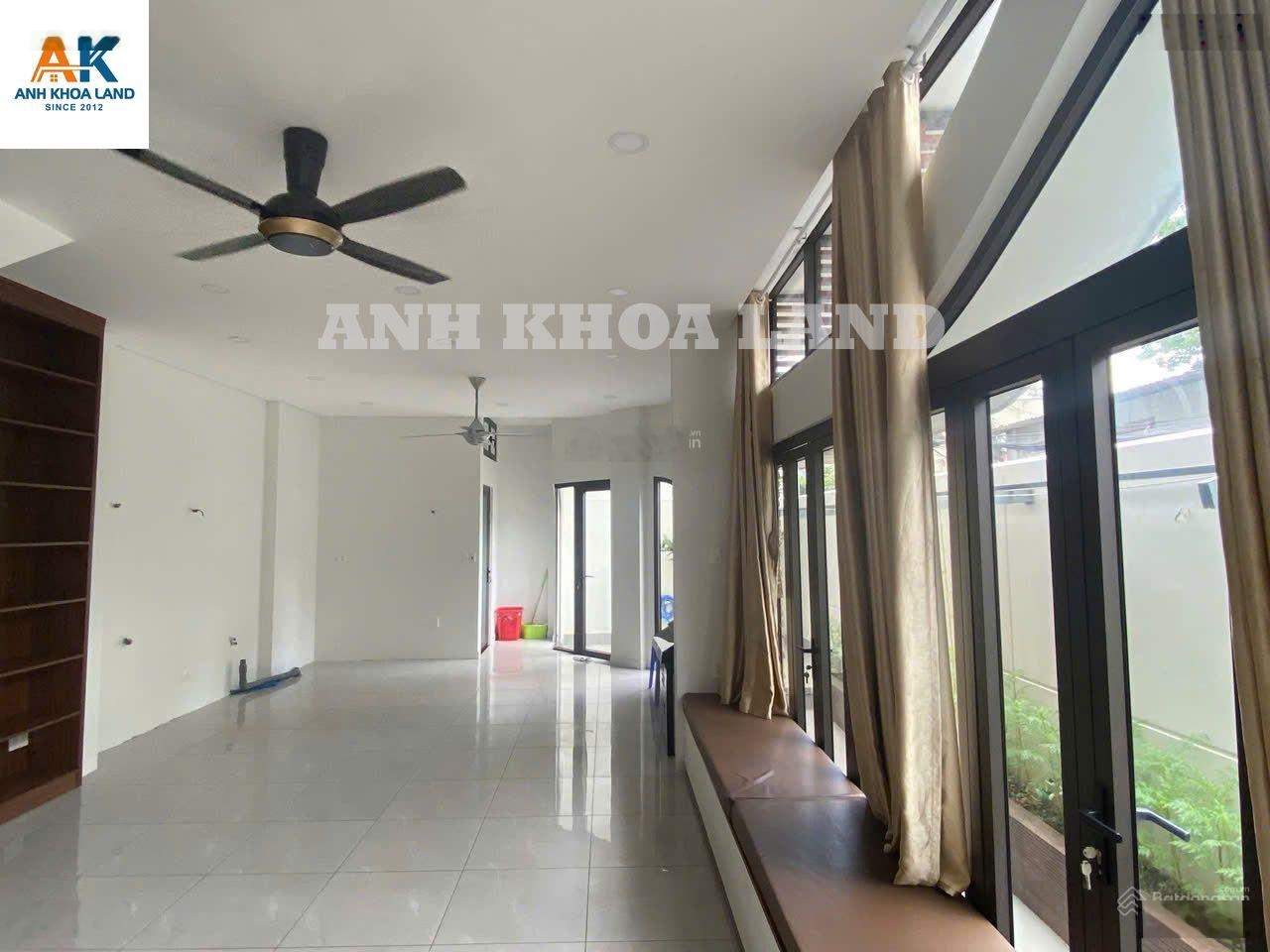 Siêu phẩm nhà đẹp 3 tầng kiến trúc hiện đại vị trí trung tâm ngay Vincom Thủ Đức