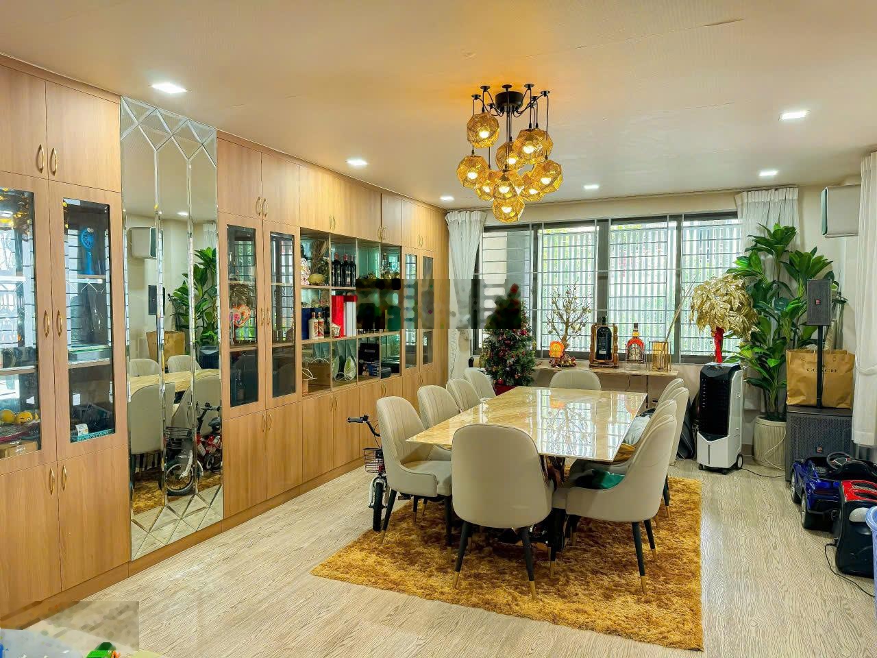 Biệt thự phố 7 tầng đẳng cấp doanh nhân- khu etown cộng hòa, tân bình-gara -thang máy- 200m2- 69 tỷ