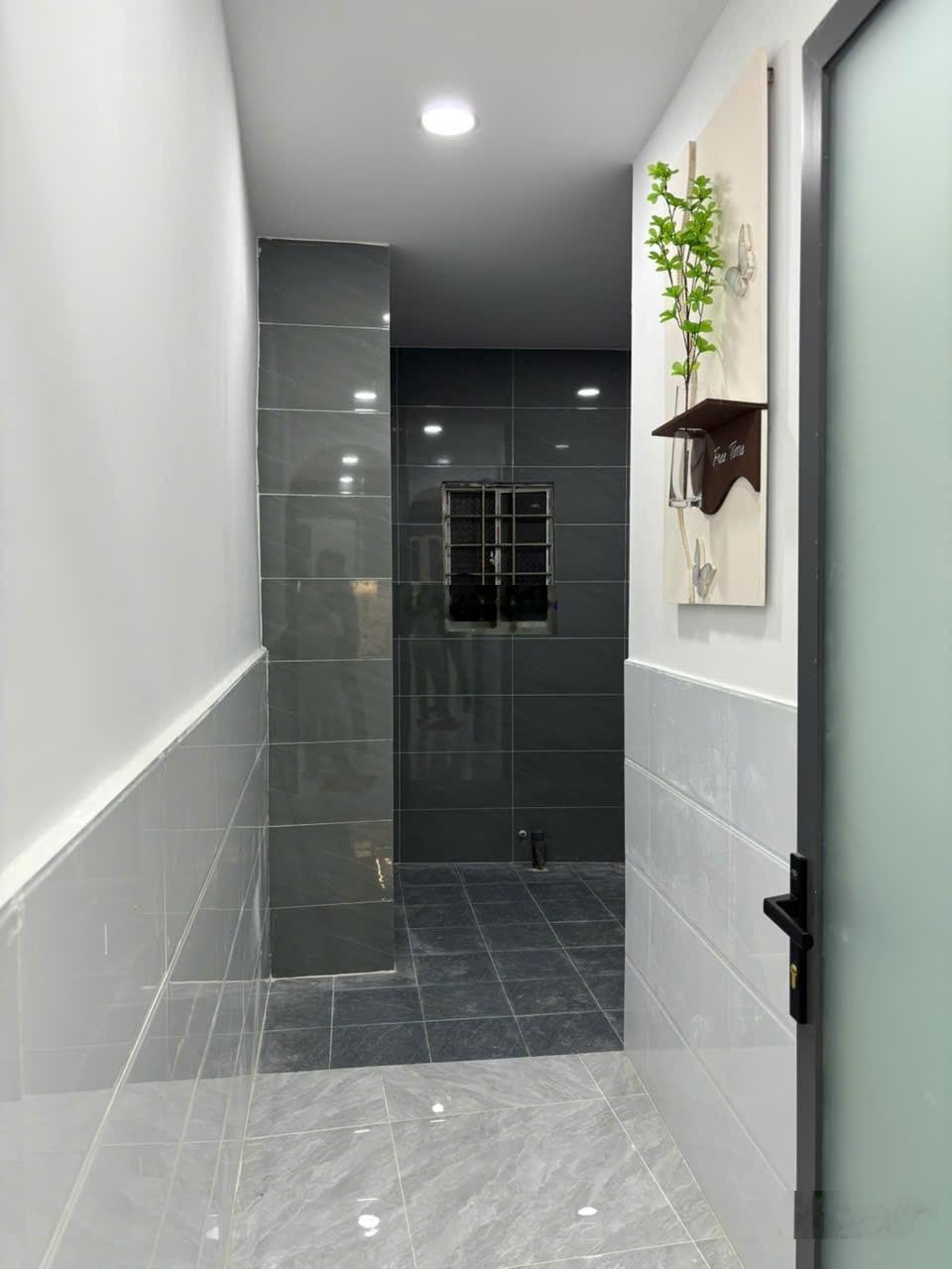 Nhà đẹp Mới Xây Đường LÒ GỐM Q6.,Dt 40 m2. + Giá 4,48 ty +1 trệt, 2 Lầu, 4PN