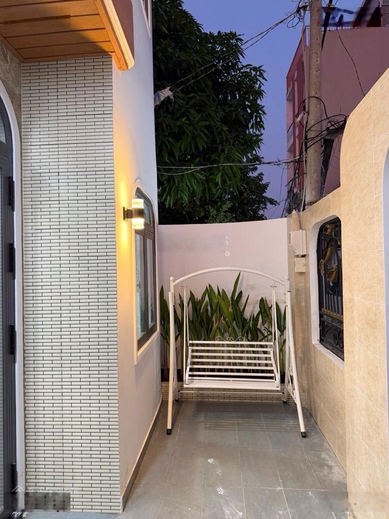 Bán căn 2 tầng cực đẹp - hẻm xe hơi thông dt 6mx13m, nguyễn văn quỳ - ngay kdc bộ công an