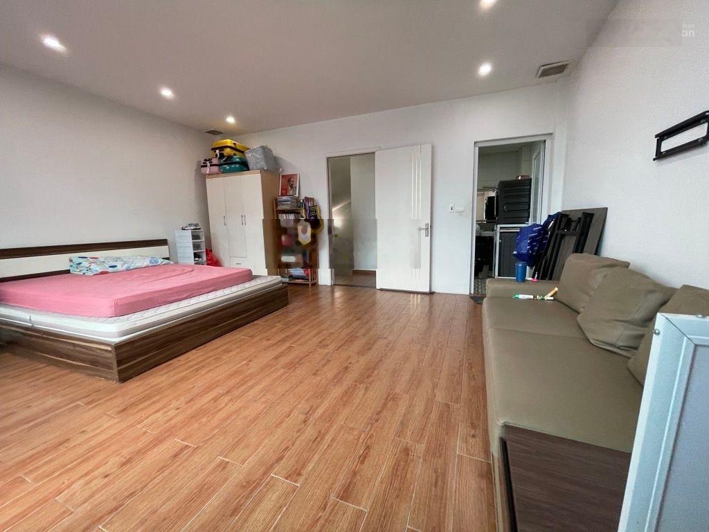 Bán nhà bồ đề , sổ đỏ 45m2 * m tiền 6m , mặt ngõ oto tránh kinh doanh, ô chờ thang máy