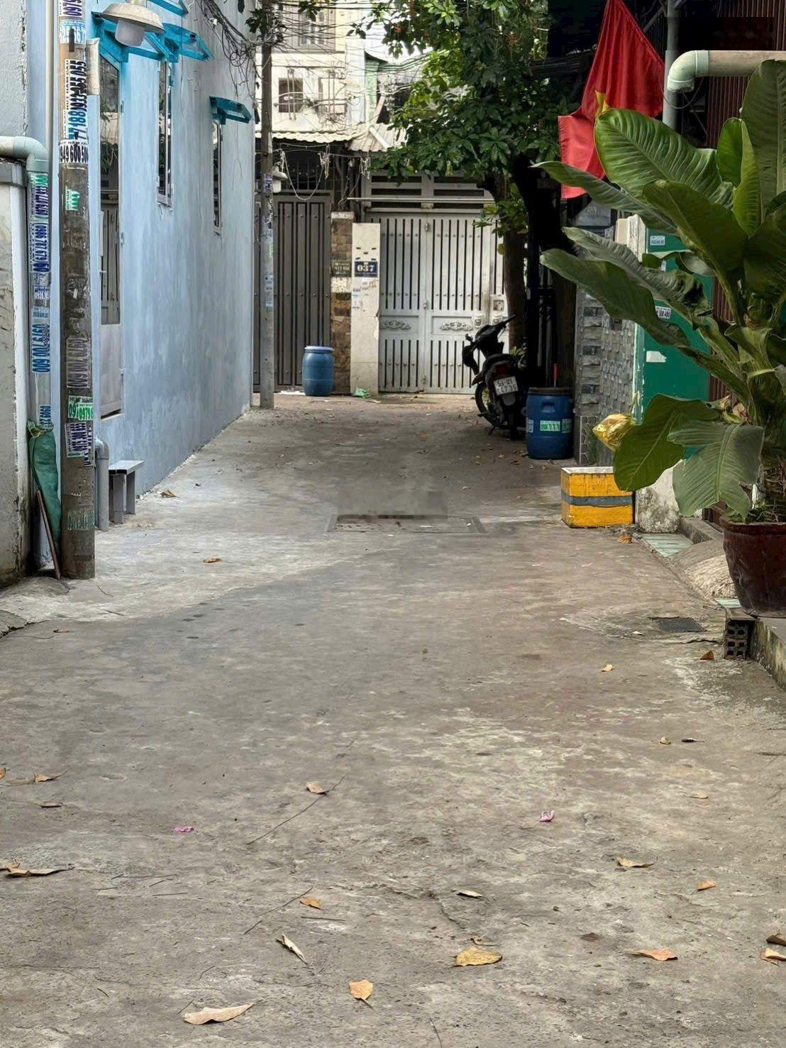 BÁN ĐẤT SHR ẤP 5 ĐÔNG THẠNH, HÓC MÔN Diện tích: 4m 19m Pháp lý: Sổ hồng riêng