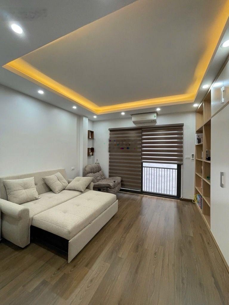Bán nhà riêng ngõ ô tô 43 Trung Kính, Cầu Giấy, 36m2 x 5 tầng, 8.9 tỷ, xây KBT chắc chắn, sổ đỏ cc.
