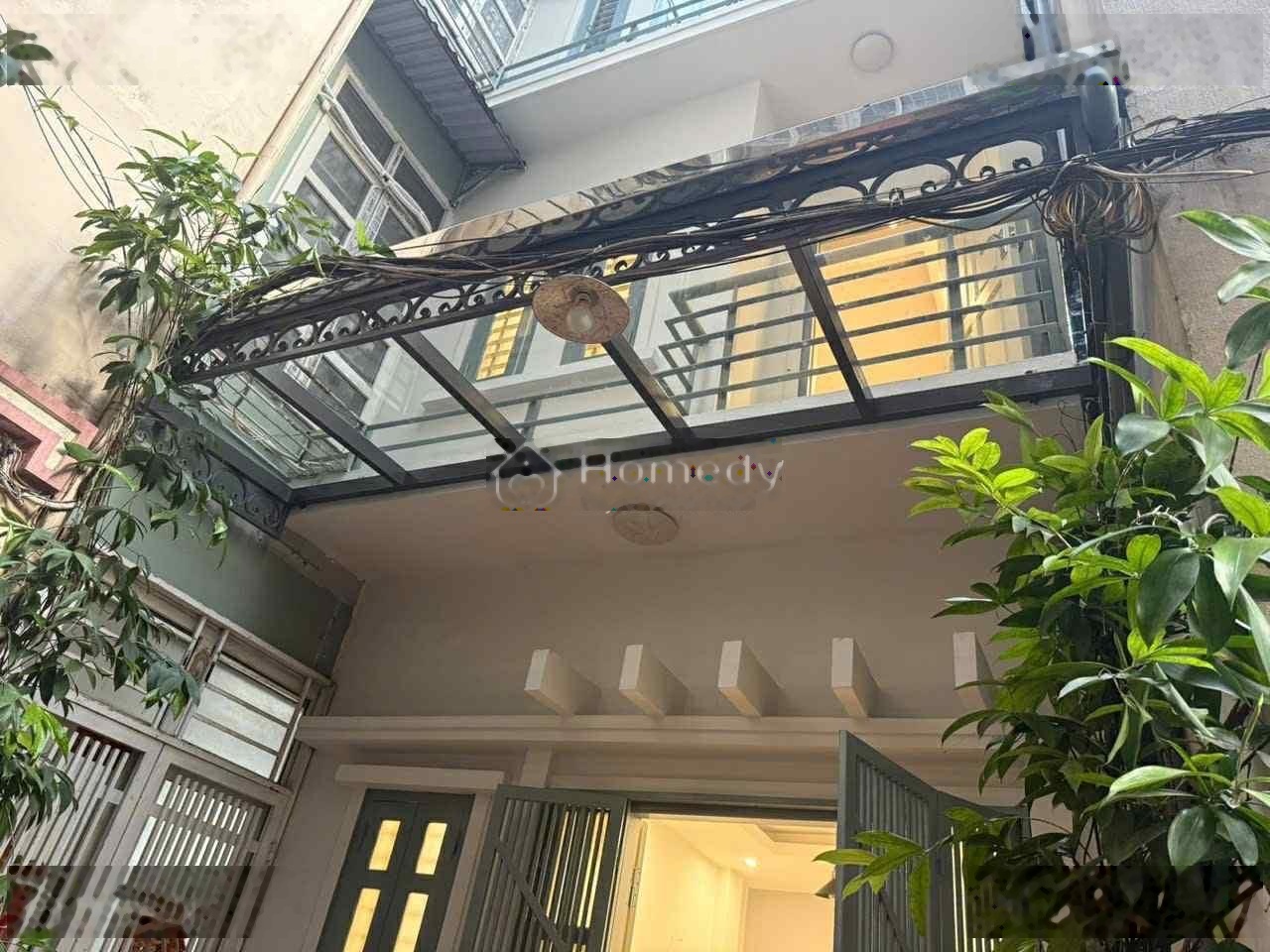 Bán nhà 04 tầng mặt đường Bồ Đề - Oto đỗ cổng