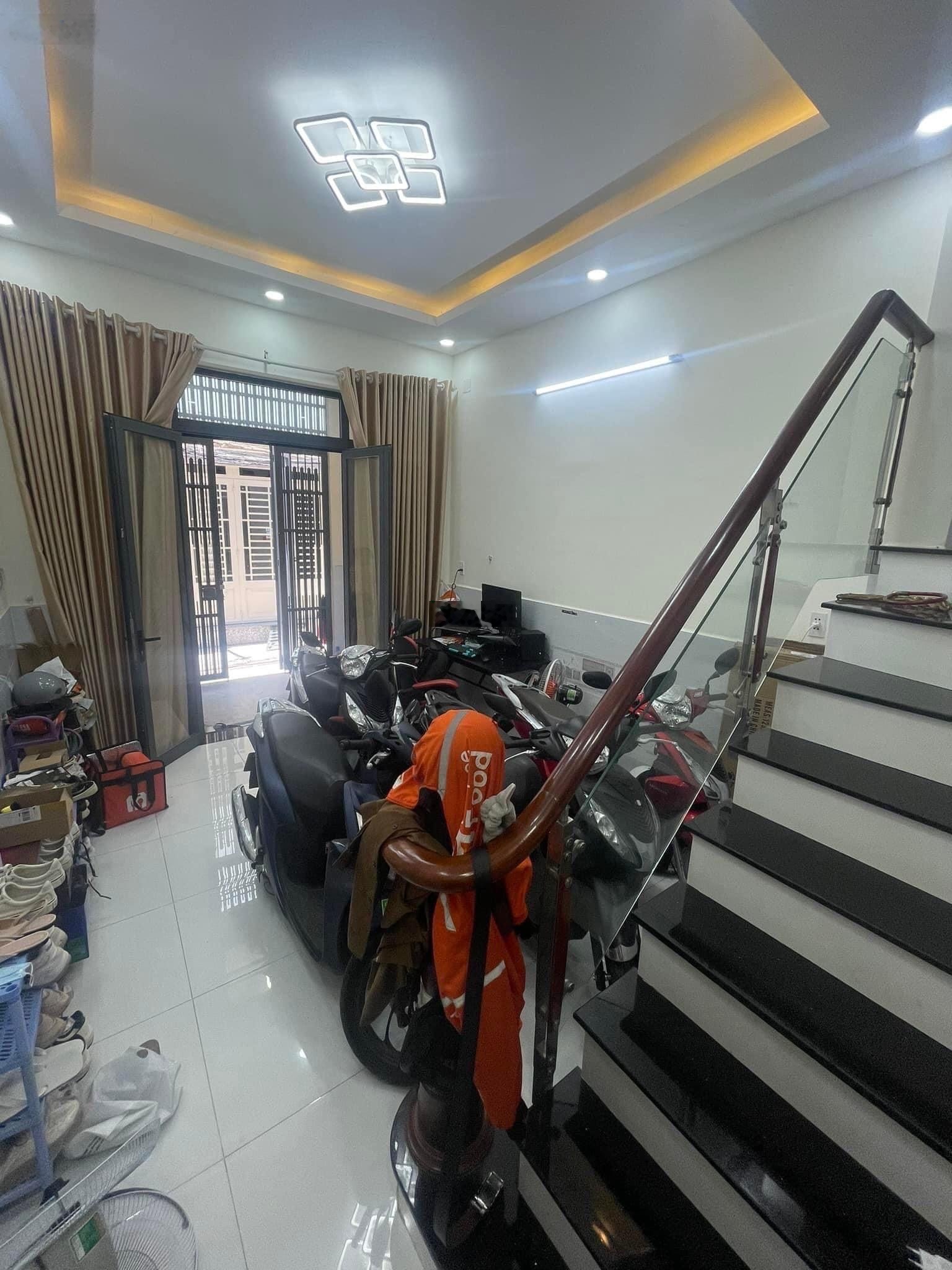 Bán nhà Lâm Văn Bền, cạnh trường THCS Nguyễn Hữu Thọ Q7,4x14m, giá nhỉnh 3 tỷ, đang cho thuê 9tr/th