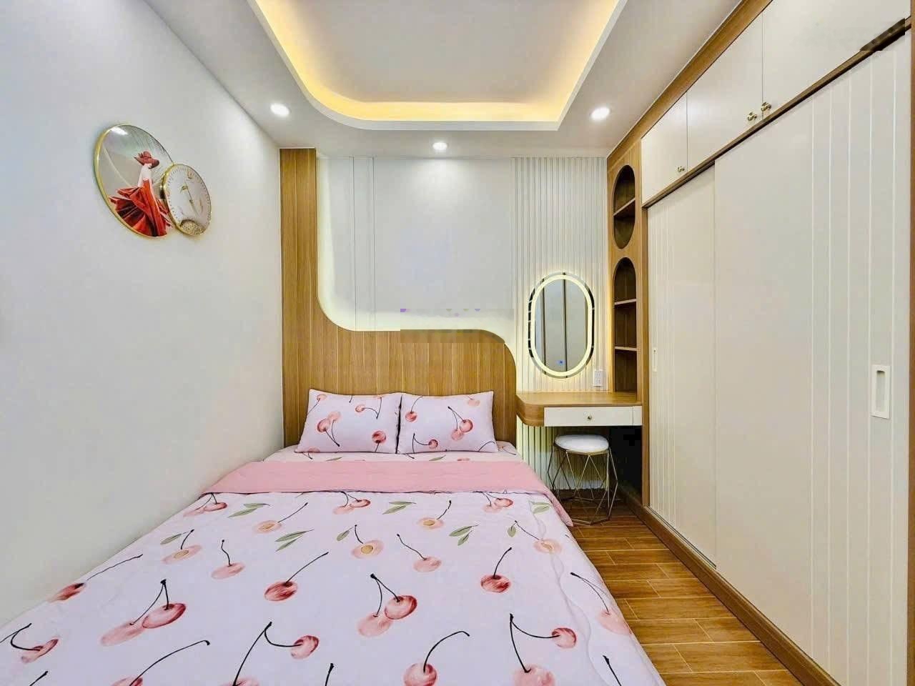 Vợ chồng tôi cần bán nhà Mạc Đĩnh Chi-Đa Kao-Q1, gần cv Lê Văn Tám.Giá 4tỷ830tr/62,5m2,cho thuê32tr