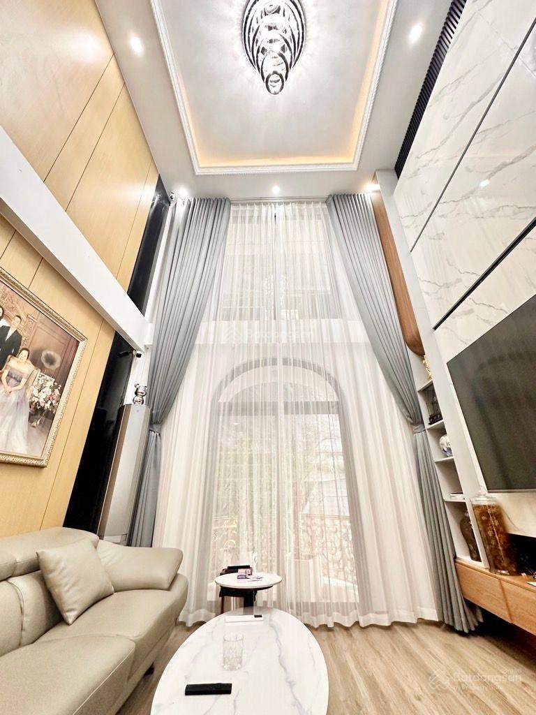 Bán gấp nhà võng thị 7tầng 50m mt4m 16,2tỷ- thang máy nhập khẩu- full nội thất xịn- gần phố-hồ tây