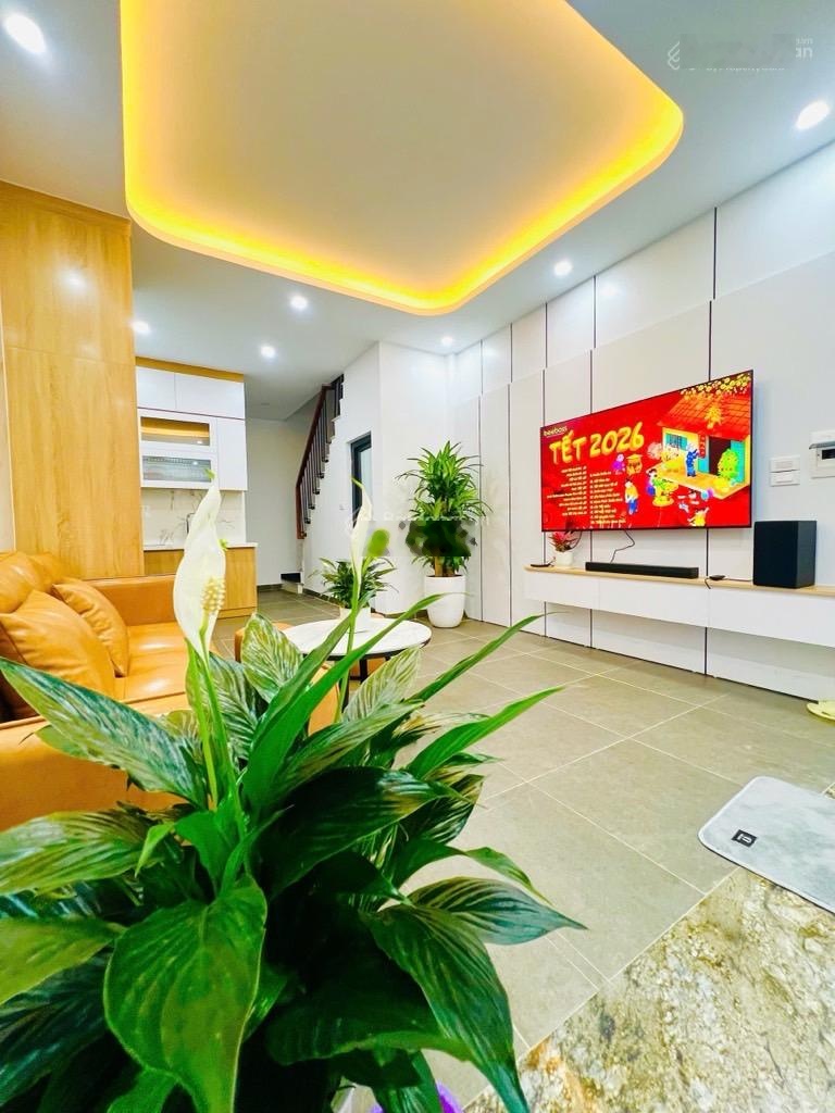 Bán nhà Phạm Văn Đồng, 6 tầng, full nội thất về ở ngay đón Tết, 35m2, giá chỉ 11.6 tỷ.