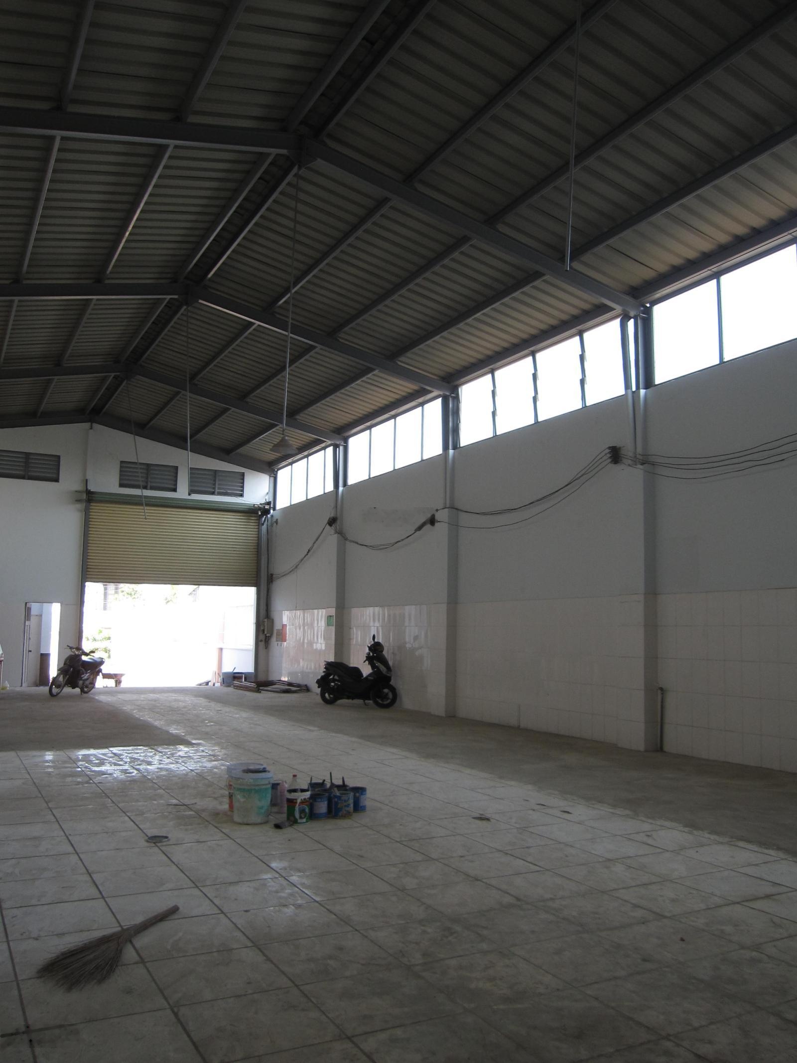 Cho thuê nhà xưởng 600m2 có văn phòng, nhà ở mặt tiền đường, cạnh KCN LMX