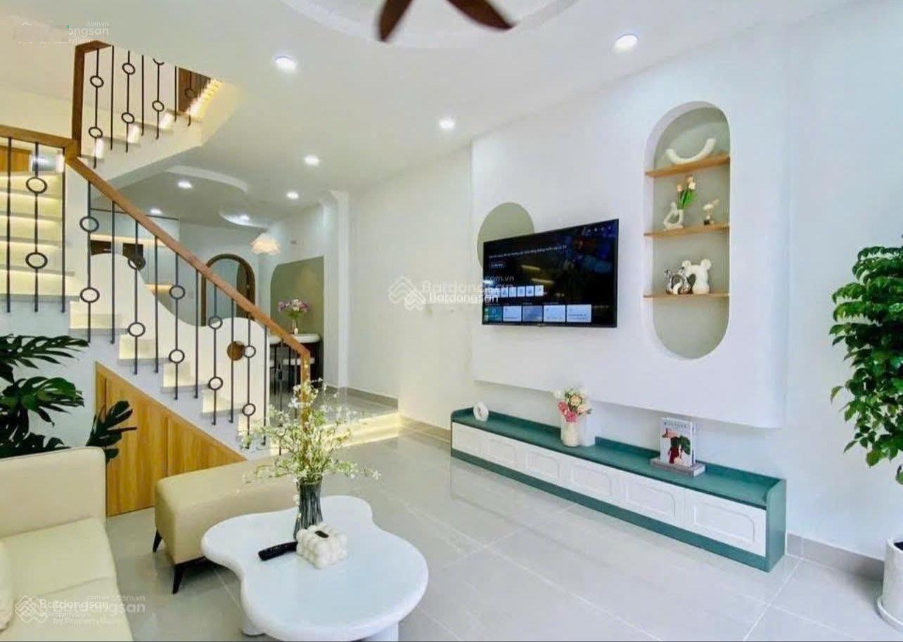 Nhà đẹp, hẻm xe hơi ngay Lê Thị Hồng, Gò Vấp. DT:52m2, SHR, hẻm 6m, pháp lí chuẩn