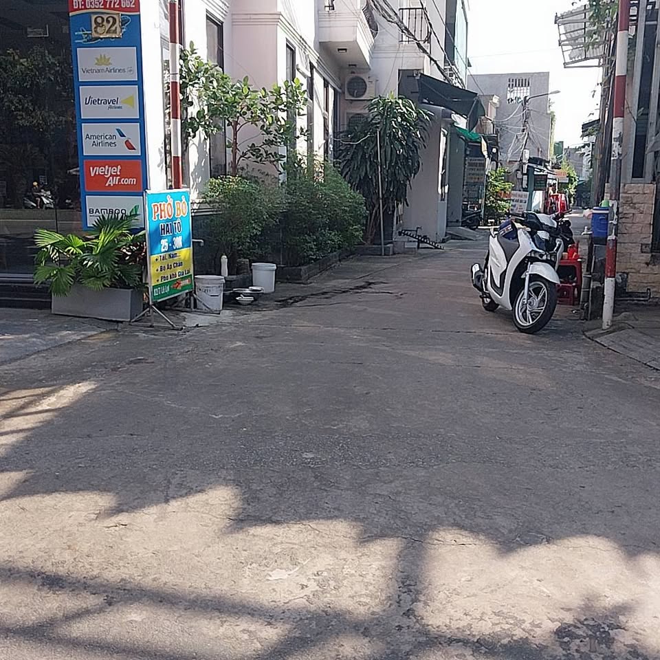 Bán đất tặng nhà cấp 4 có gác lửng, hẻm 82 Lê Lợi, trung tâm Buôn Ma Thuột