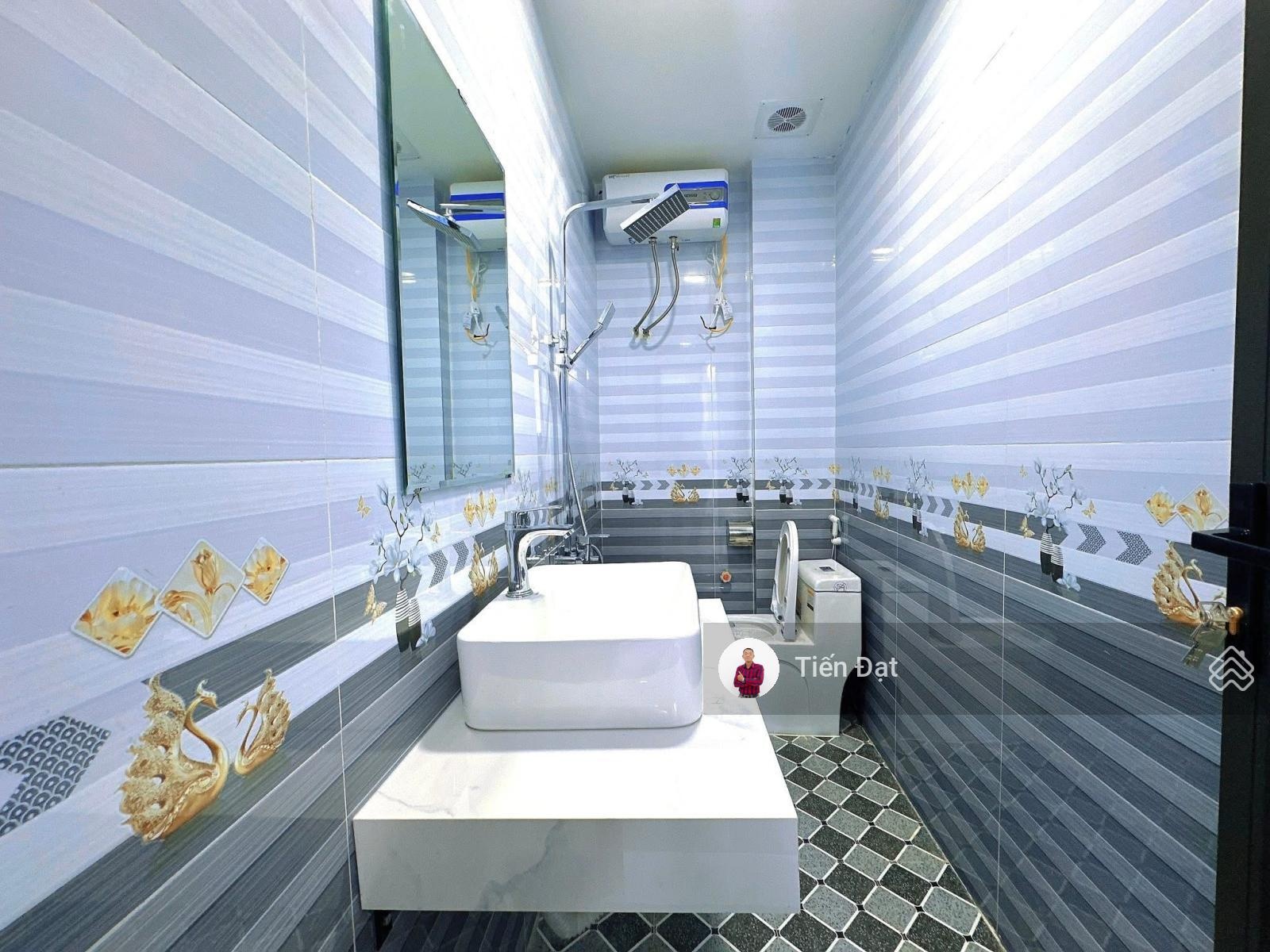 Bán nhà trung phụng khâm thiên đống đa 6t thang máy full nội thất ,gần phố, dtx39m2, giá 9,65 tỷ