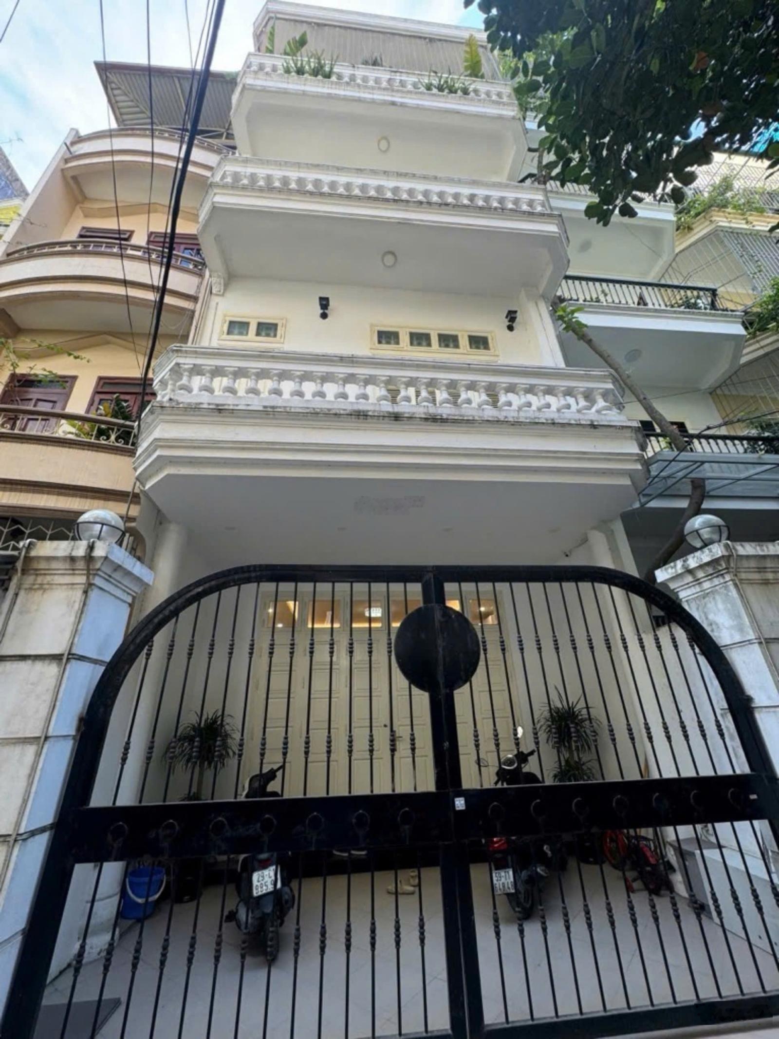 Siêu hiếm, bán nhà Xuân La, ô tô vào nhà, mặt tiền 5.4m, chỉ 25 tỷ